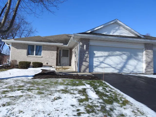 $213,500 | 910 High Point Drive, Rockton, IL 61072
