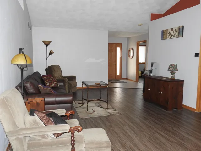 $213,500 | 910 High Point Drive, Rockton, IL 61072