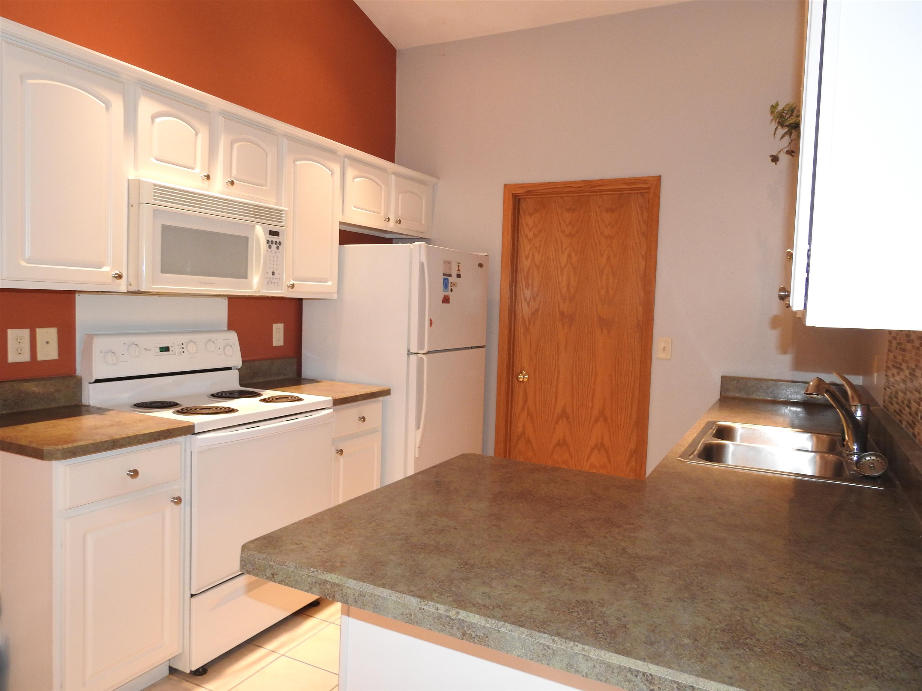 910 High Point Drive Rockton, IL 61072 - Photo 8 of 14 a kitchen that has a cabinets and a stove