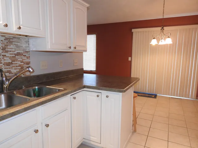 $213,500 | 910 High Point Drive, Rockton, IL 61072