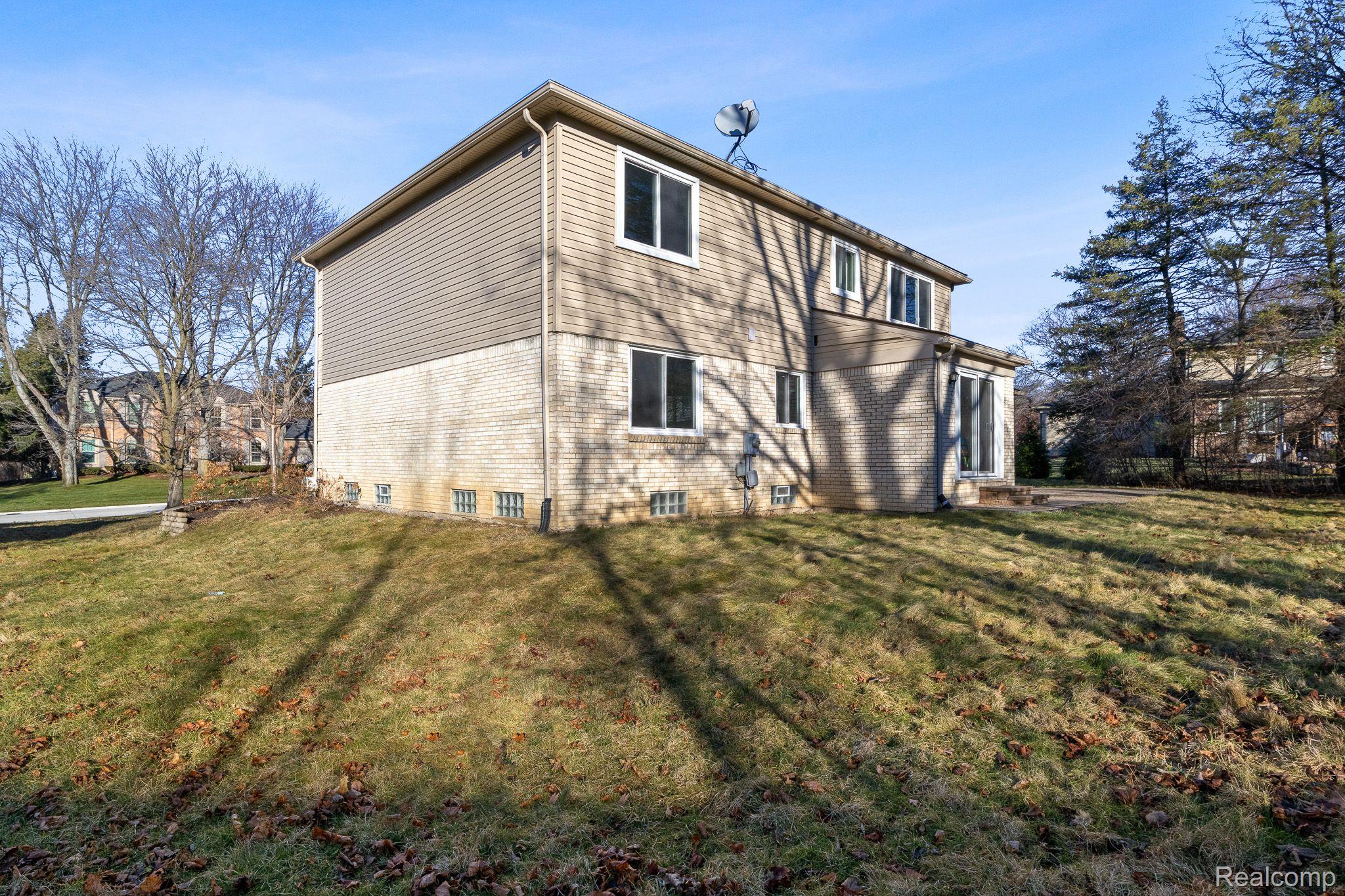 35335 Spring Hill Road Farmington, MI 48331 - Photo 46 of 48 Gallery Image 46