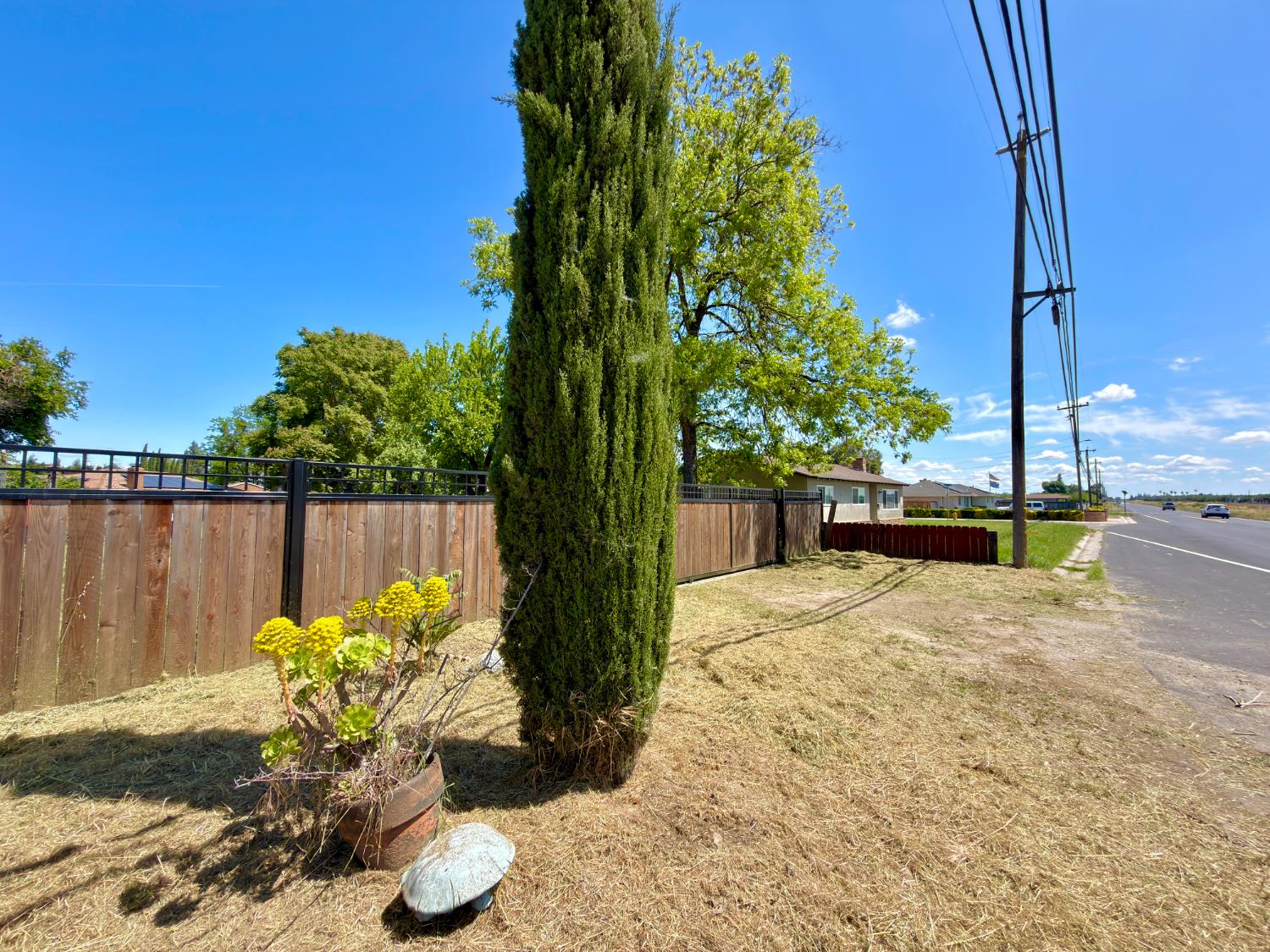 2330 Main Street Escalon, CA 95320 - Photo 2 of 9 a view of a garden with a chair