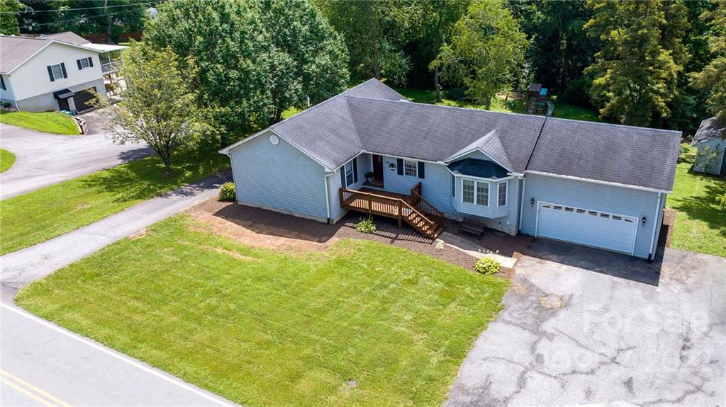 163 Justice Ridge Road Candler, NC 28715 - Photo 4 of 41 Gallery Image 4