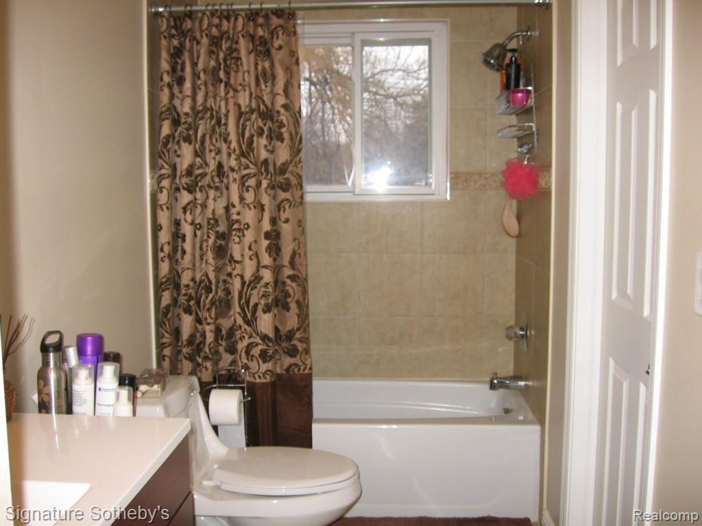 4955 Hatchery Road Waterford, MI 48329 - Photo 9 of 20 Full Bath