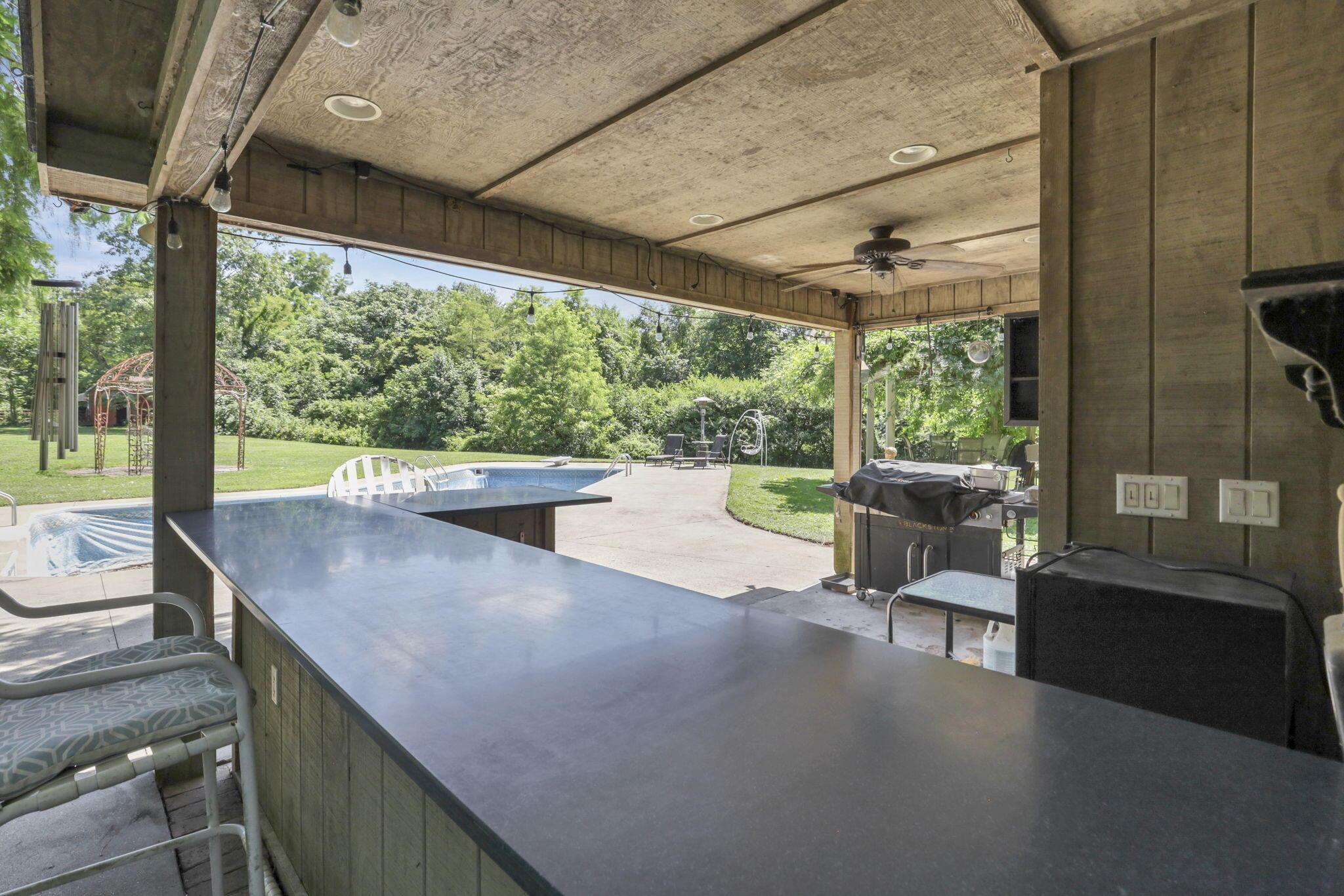7255 Ridge Road Zanesville, OH 43701 - Photo 73 of 91 Pool house wet bar