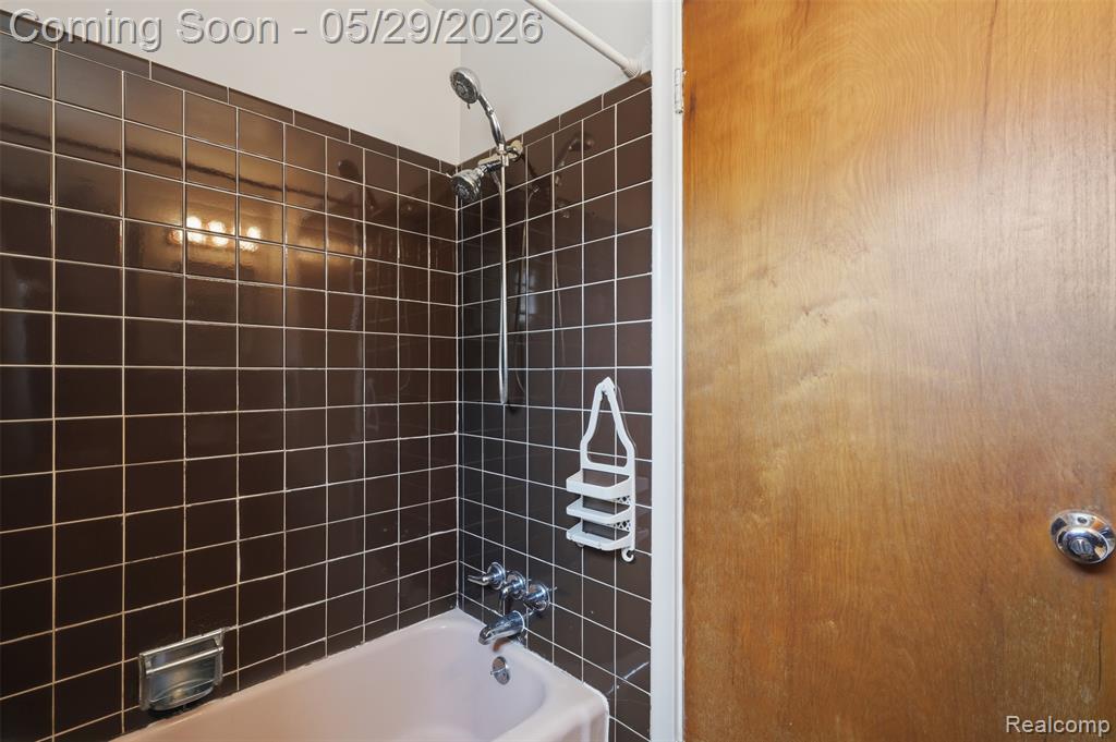24237 Roxana Avenue Eastpointe, MI 48021 - Photo 20 of 31