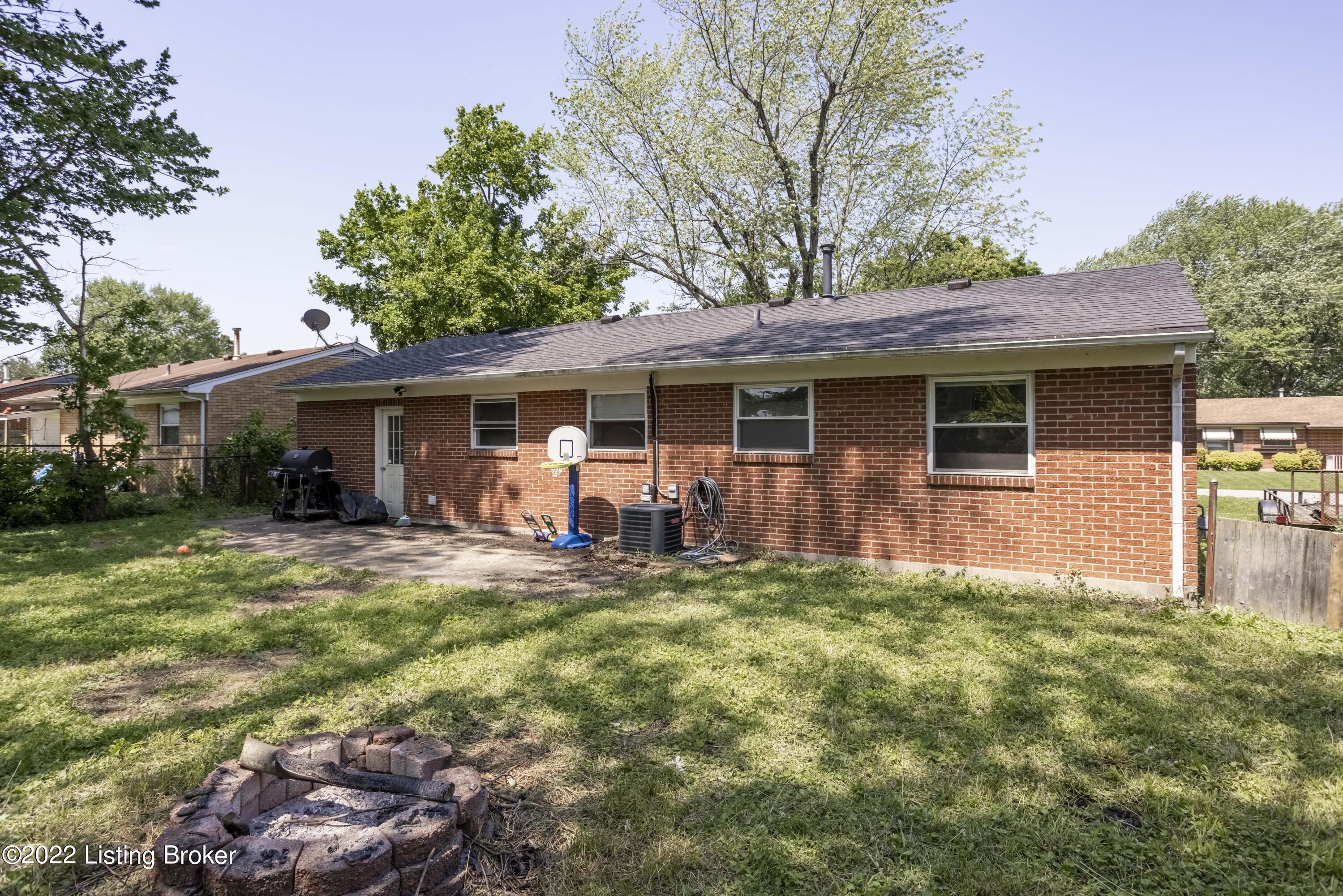 146 Valley Road Louisville, KY 40229 - Photo 24 of 25 20220520-2Y0A6283