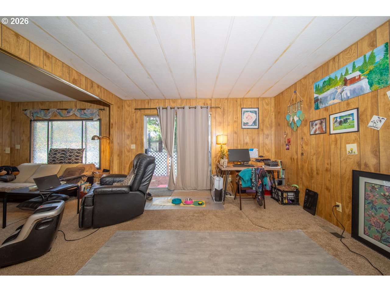 530 Myeena Loop Florence, OR 97439 - Photo 17 of 33 Family Room