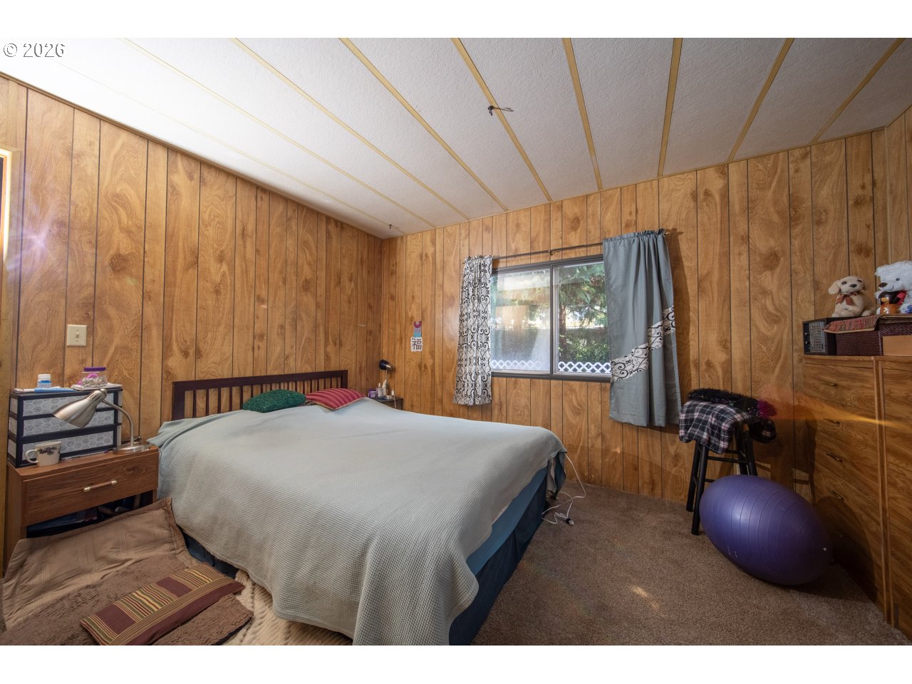 530 Myeena Loop Florence, OR 97439 - Photo 19 of 33 Primary Bedroom