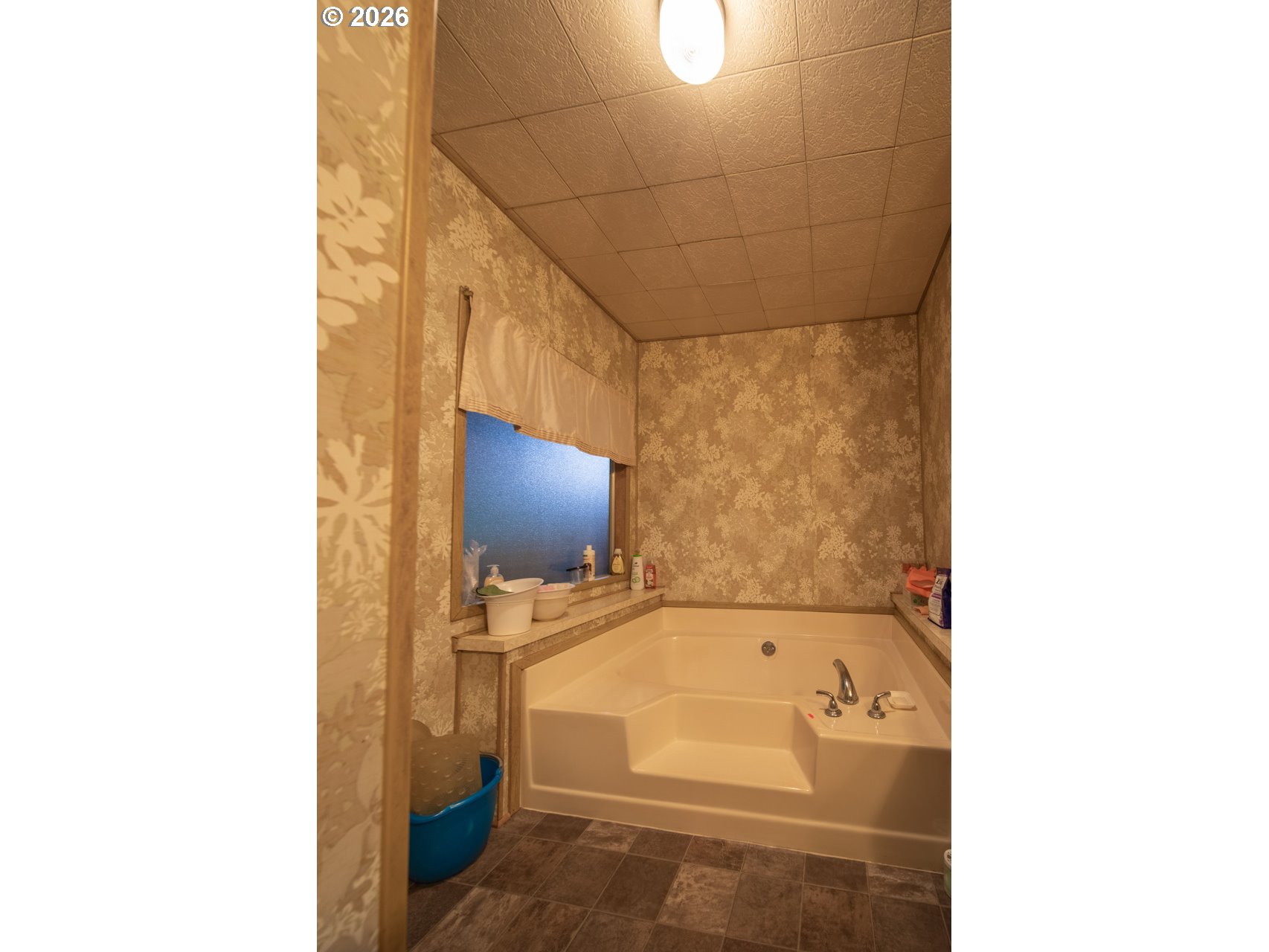 530 Myeena Loop Florence, OR 97439 - Photo 23 of 33 Bathroom, Attached