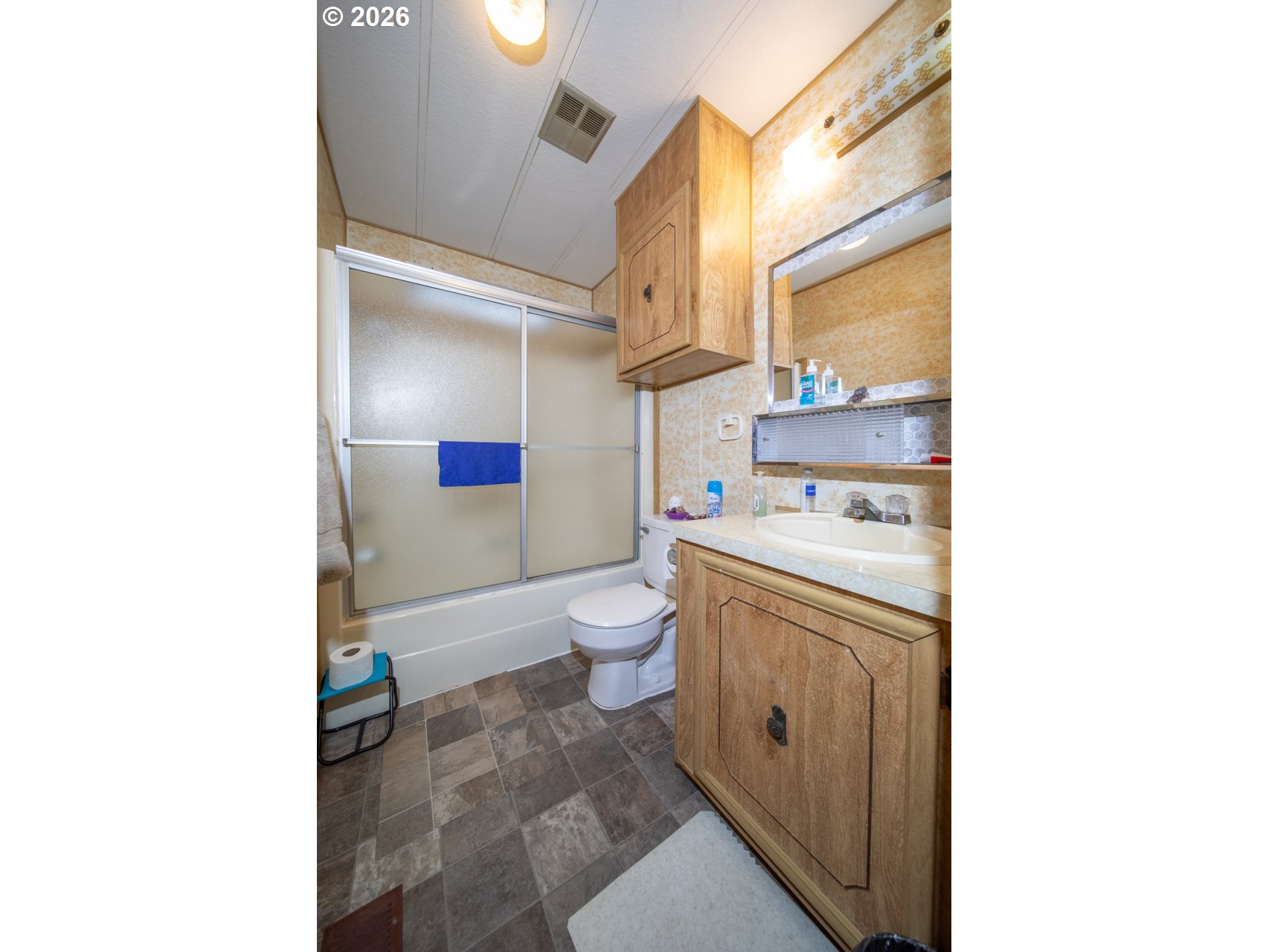 530 Myeena Loop Florence, OR 97439 - Photo 27 of 33 Bathroom