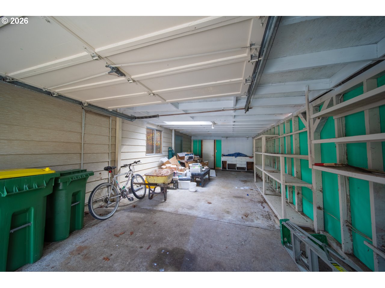 530 Myeena Loop Florence, OR 97439 - Photo 32 of 33 Garage