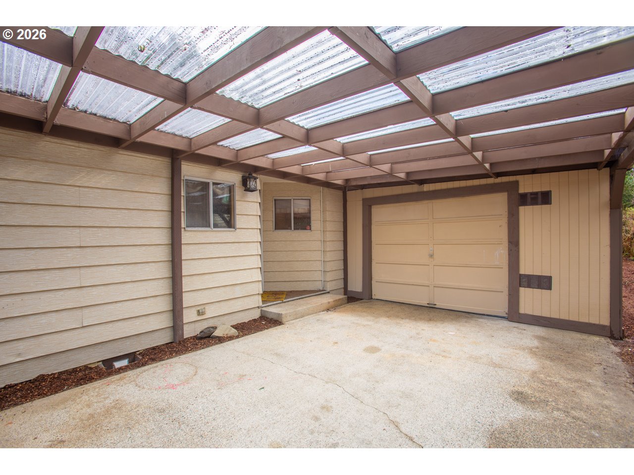 530 Myeena Loop Florence, OR 97439 - Photo 4 of 33