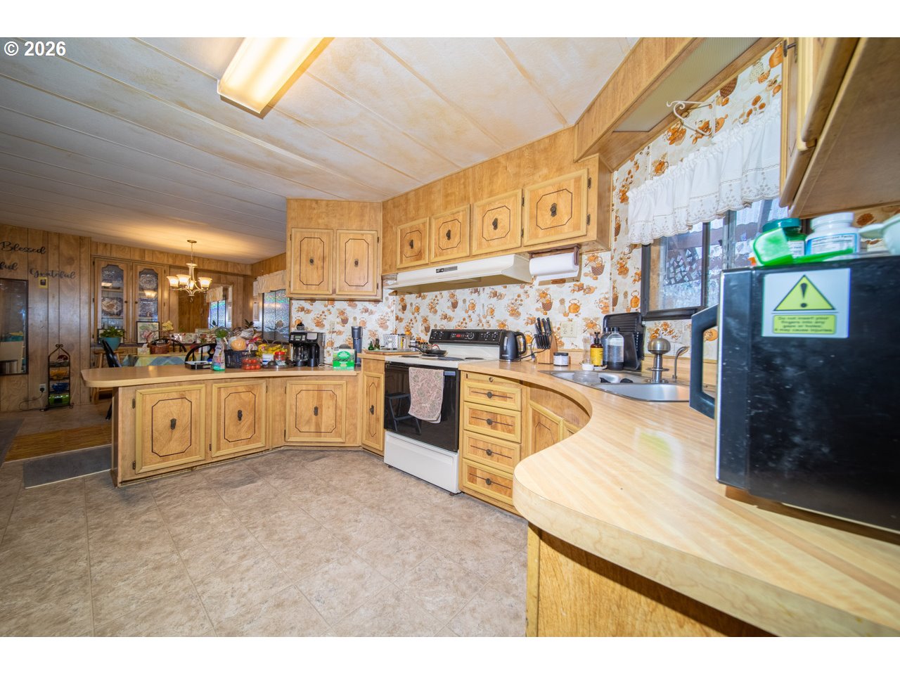 530 Myeena Loop Florence, OR 97439 - Photo 9 of 33 Kitchen