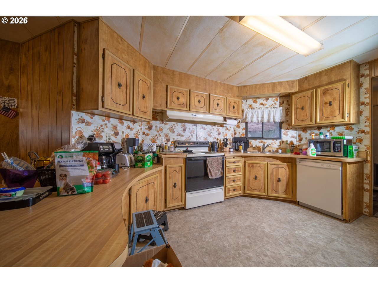 530 Myeena Loop Florence, OR 97439 - Photo 10 of 33 Kitchen