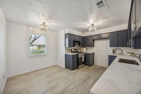 $265,000 | 312 East Hampton Road, Crowley, TX 76036