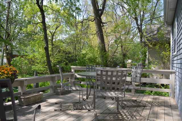 546 North County Line Road Hinsdale, IL 60521 - Photo 2 of 12 a view of an outdoor space