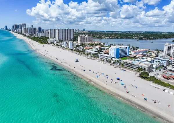 $3,200 | 320 South Surf Road, Unit 704, Hollywood, FL 33019