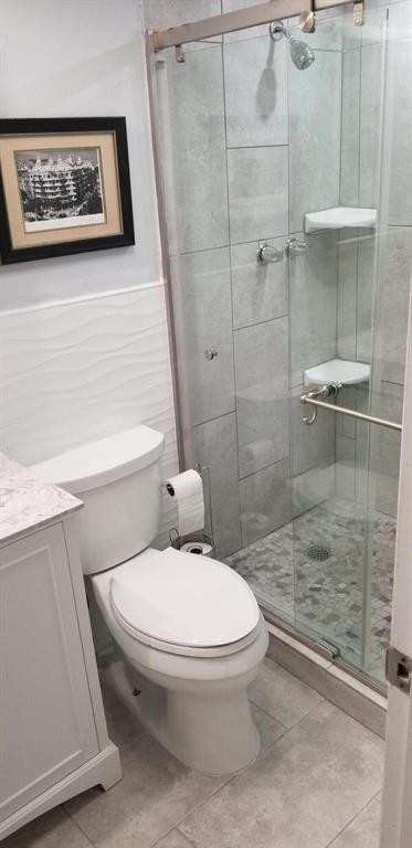 320 South Surf Road, Unit 704 Hollywood, FL 33019 - Photo 13 of 20 Modern step in shower
