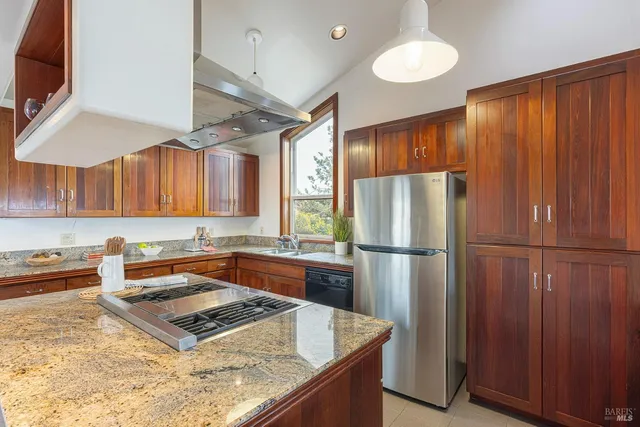 $1,699,000 | 2025 Dubloon Court, Bodega Bay, CA 94923