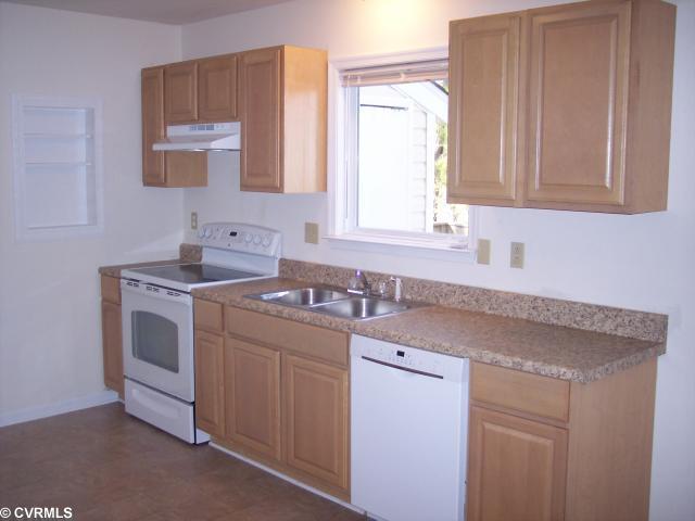 10220 Carol Anne Road Chesterfield, VA 23832 - Photo 3 of 4 Kitchen