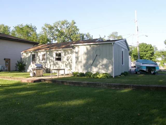 130 Bay Road Fox Lake, IL 60020 - Photo 6 of 21 a view of a back yard of the house