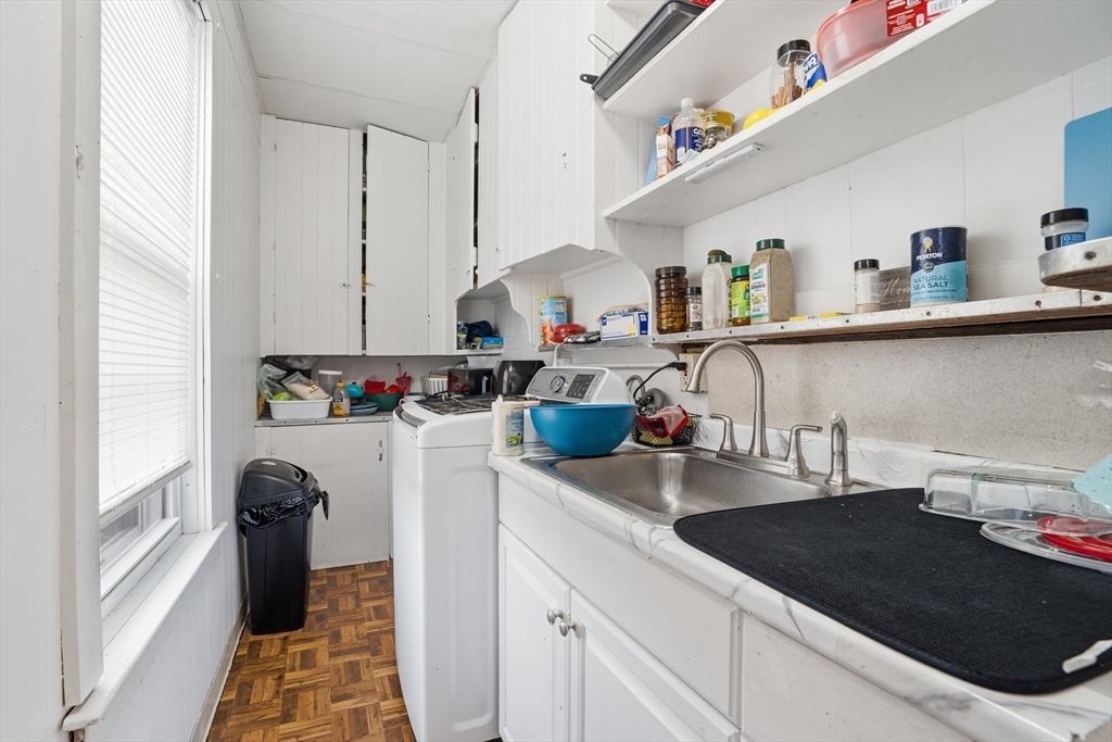 154 Perry Avenue Worcester, MA 01610 - Photo 16 of 34