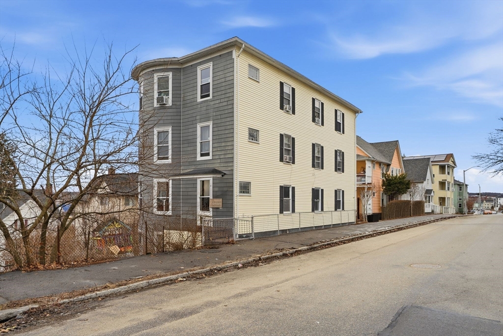 154 Perry Avenue Worcester, MA 01610 - Photo 2 of 34