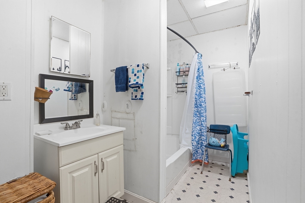 154 Perry Avenue Worcester, MA 01610 - Photo 9 of 34