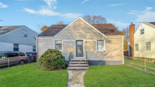 $674,000 | 15 Circle Drive, Hempstead, NY 11550