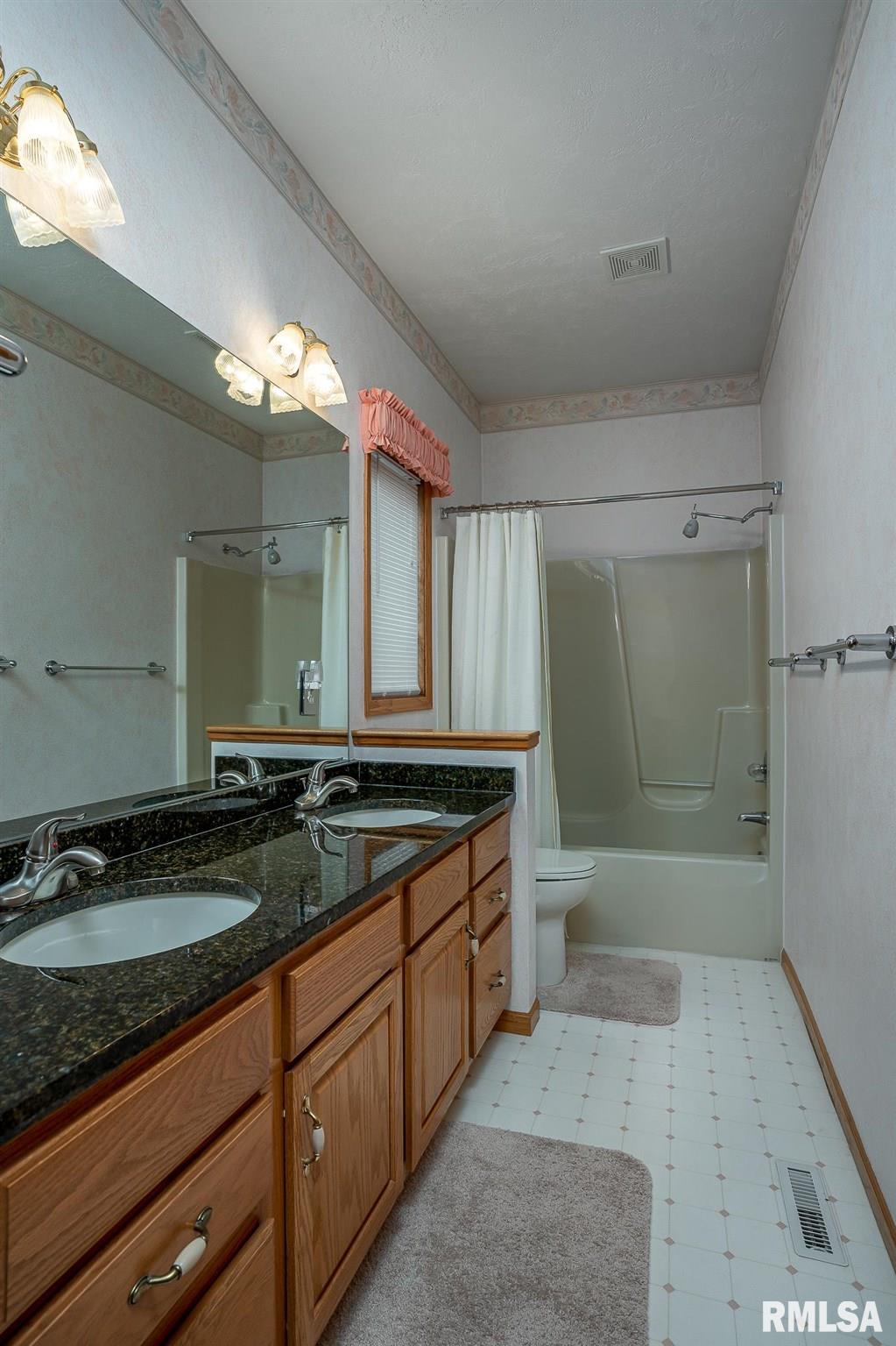 4419 Fairhaven Road Davenport, IA 52807 - Photo 19 of 29 Gallery Image 19