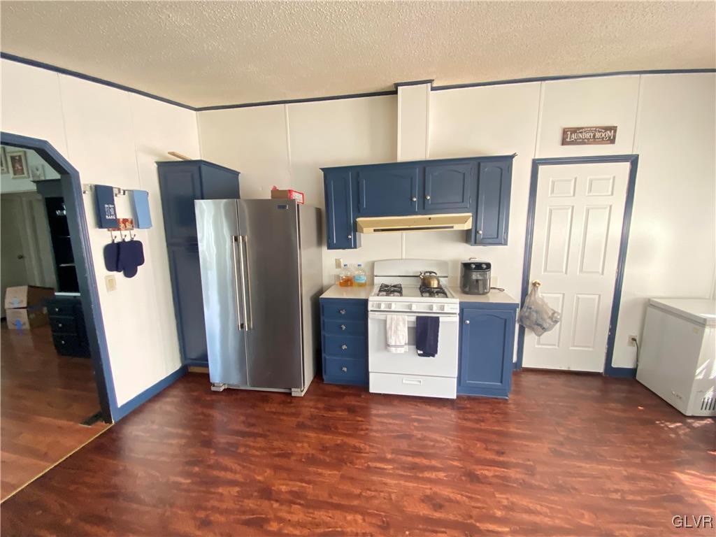 124 Greenbriar Drive North Bath, PA 18014 - Photo 7 of 10 a kitchen with stainless steel appliances a refrigerator and a stove