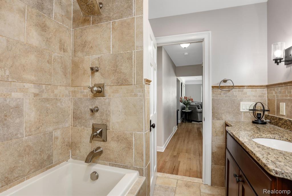 3939 Highfield Road Royal Oak, MI 48073 - Photo 19 of 36