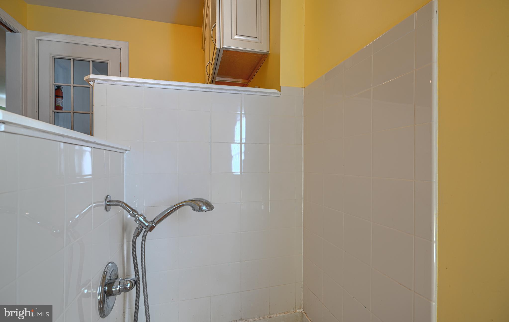 13908 Foxland Road Phoenix, MD 21131 - Photo 19 of 49 1st floor laundry with built ins and dog bath