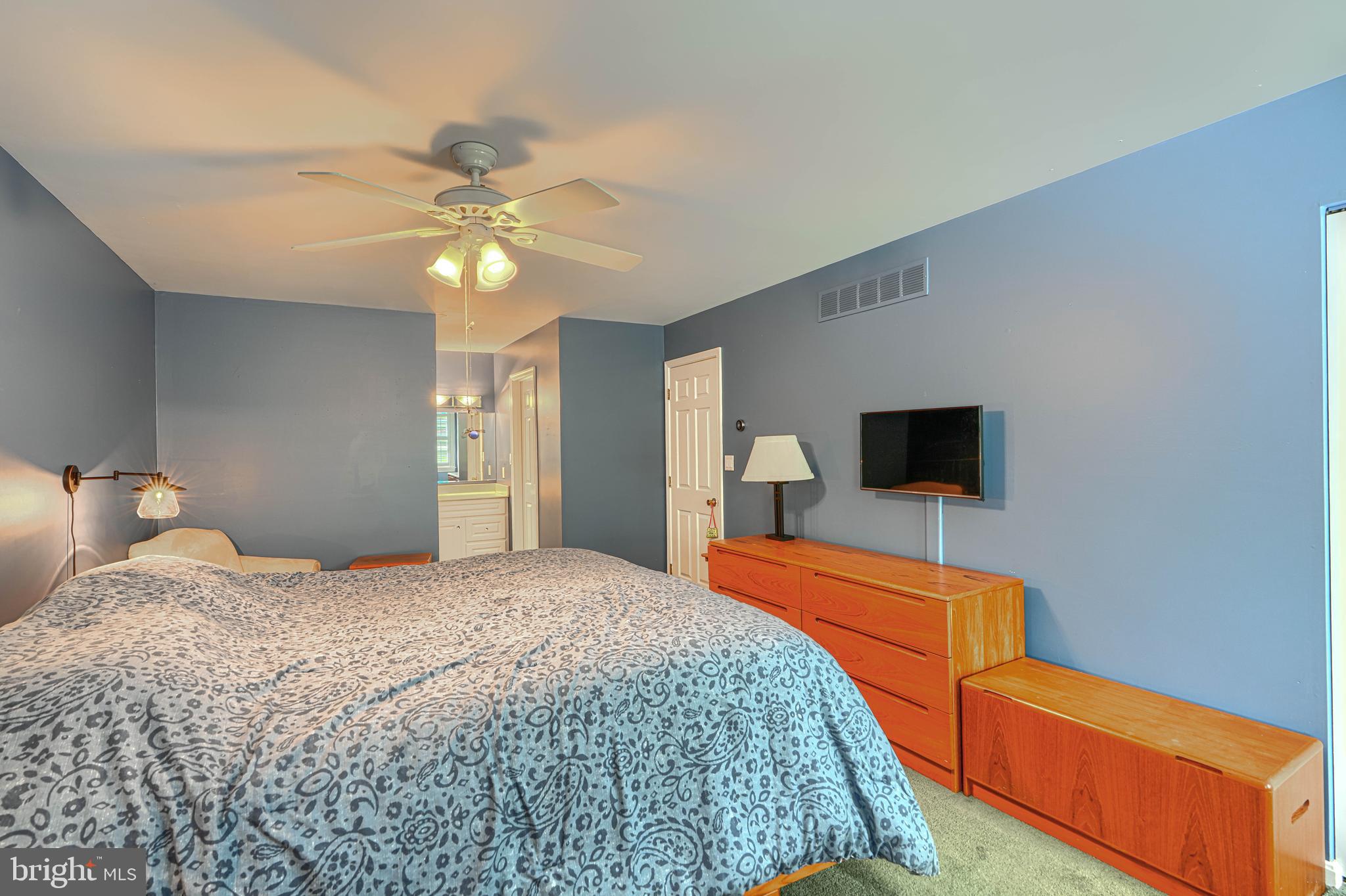 13908 Foxland Road Phoenix, MD 21131 - Photo 21 of 49 Primary bedroom