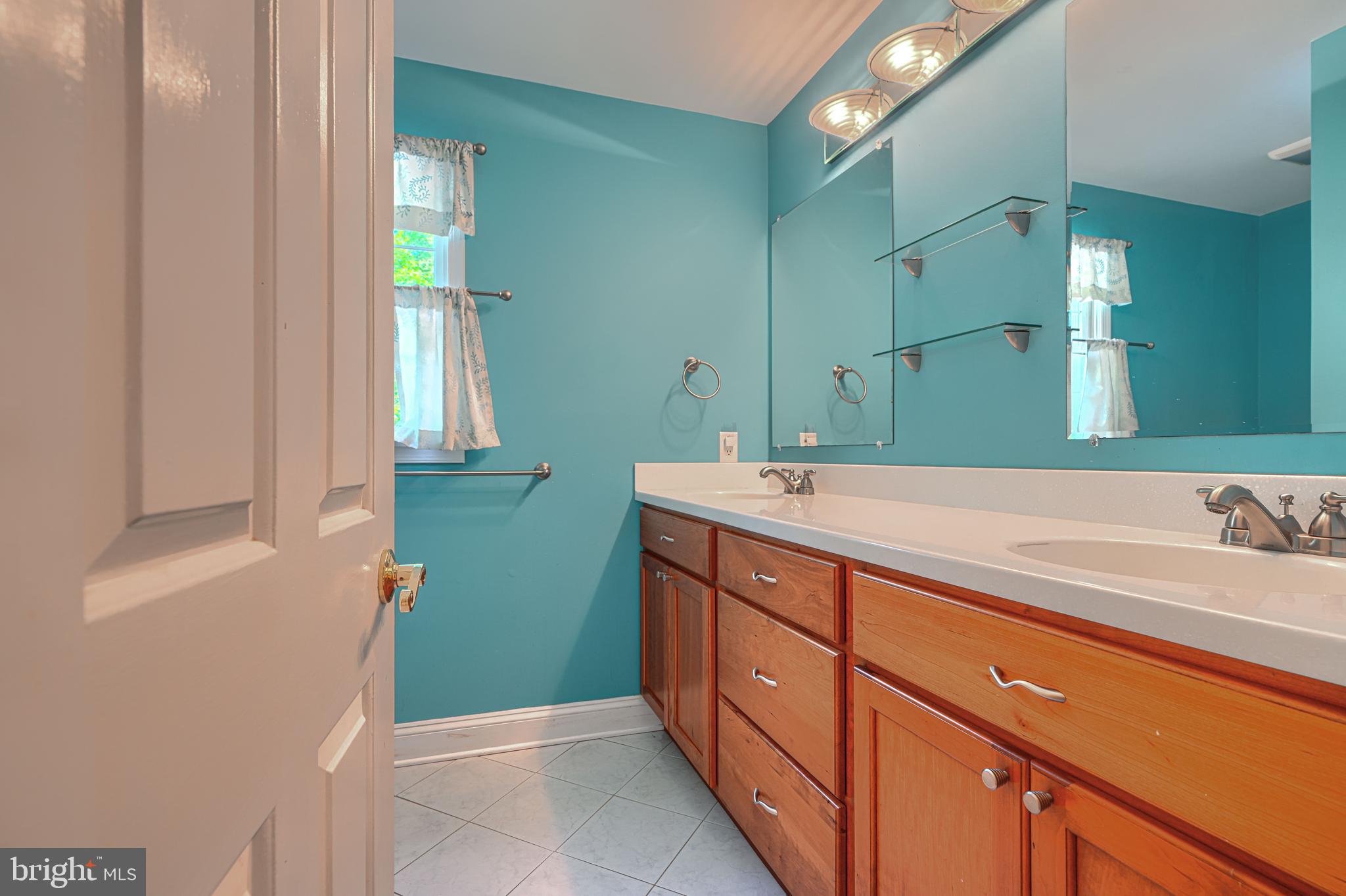 13908 Foxland Road Phoenix, MD 21131 - Photo 33 of 49 2nd floor hall bath