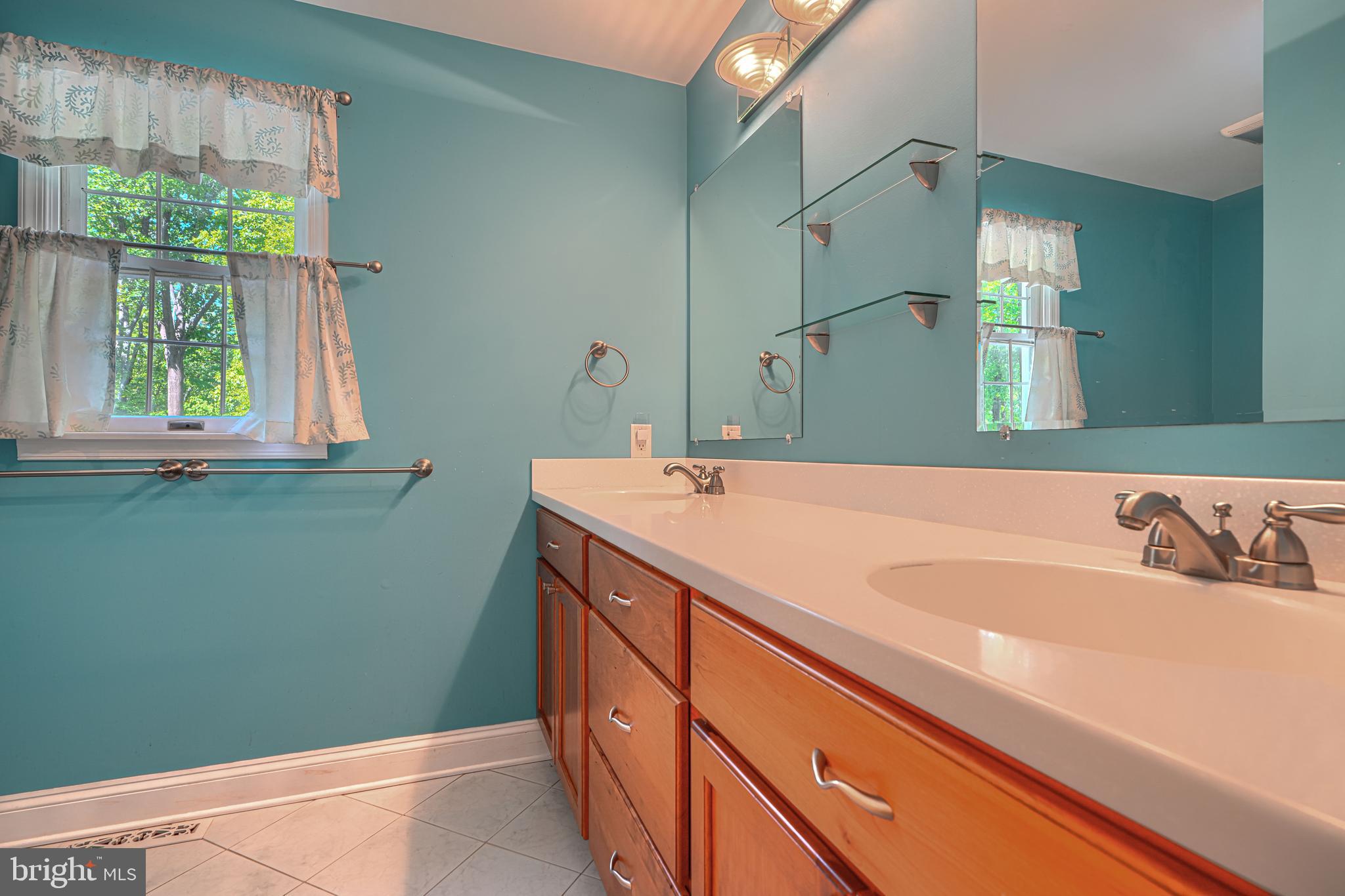 13908 Foxland Road Phoenix, MD 21131 - Photo 34 of 49 2nd floor hall bath