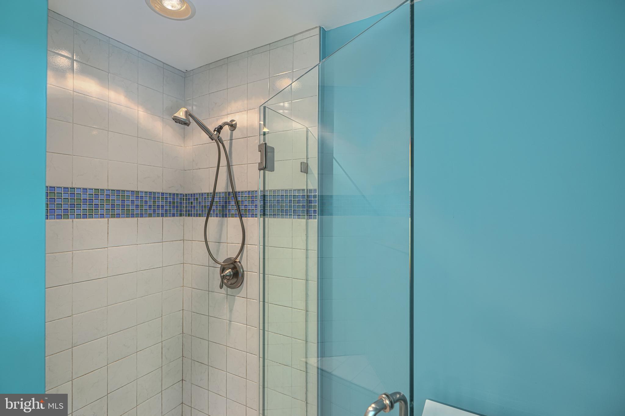 13908 Foxland Road Phoenix, MD 21131 - Photo 35 of 49 2nd floor hall bath