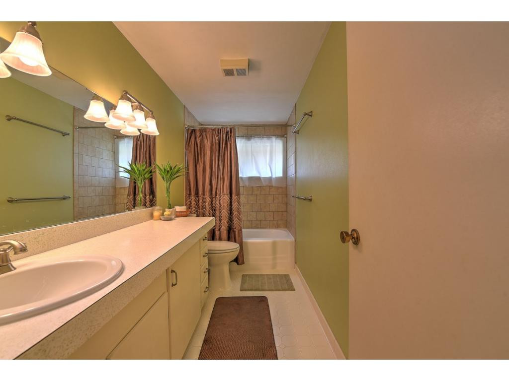 2136 Heatherly Road Kingsport, TN 37660 - Photo 27 of 34 Photo 28