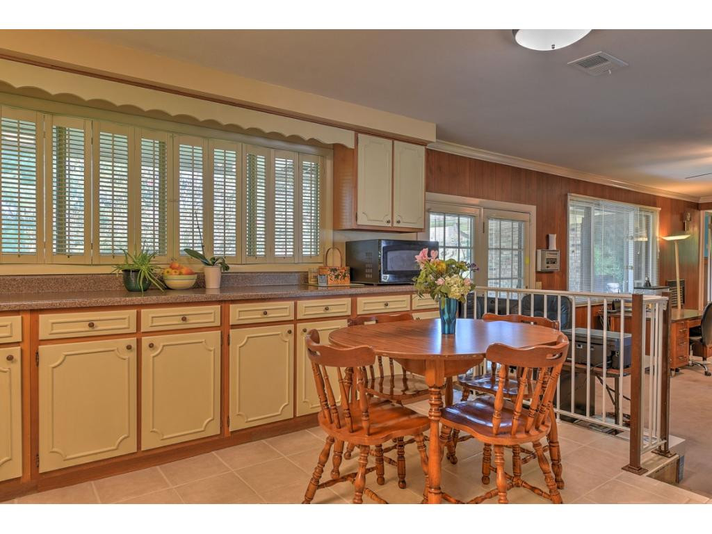 2136 Heatherly Road Kingsport, TN 37660 - Photo 10 of 34 Photo 10