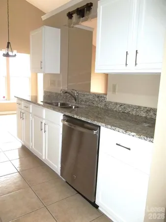 $1,800 | 115 West Bank Drive, Charlotte, NC 28214