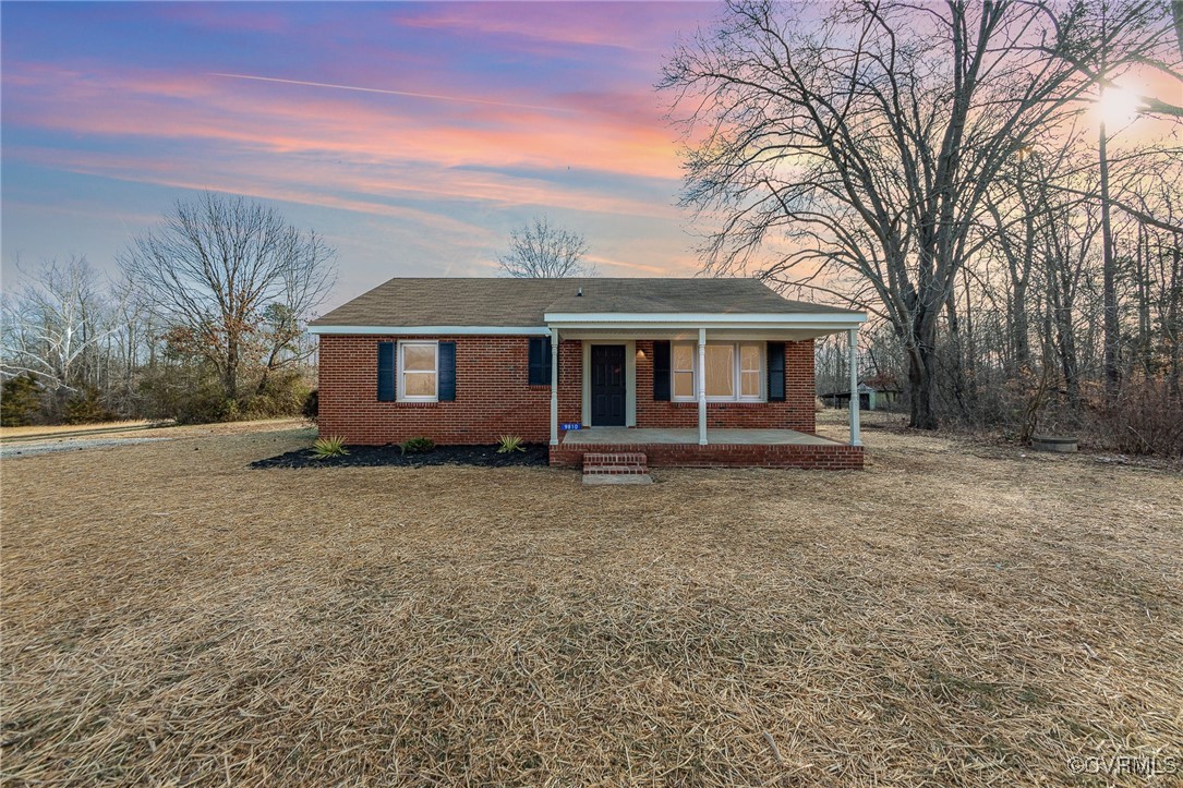 9810 Cross County Road Mineral, VA 23117 - Photo 1 of 23 Ranch-style home with a porch and a lawn