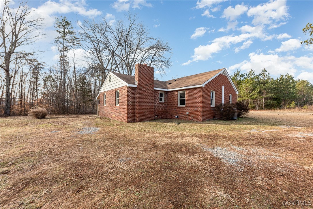 9810 Cross County Road Mineral, VA 23117 - Photo 21 of 23 View of side of home with a yard