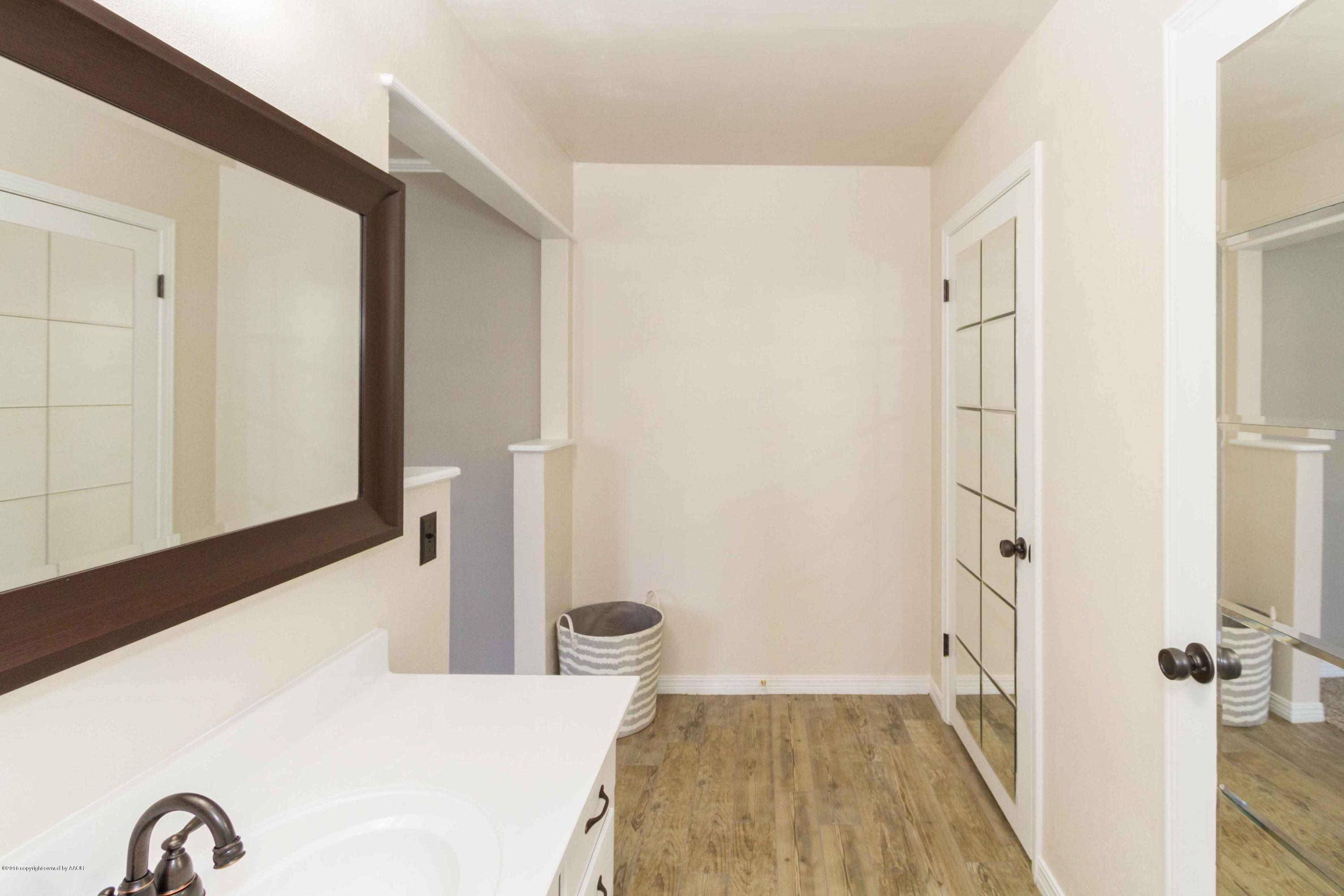 7212 Gainsborough Road Amarillo, TX 79106 - Photo 14 of 23 MASTER BATH VIEW 2