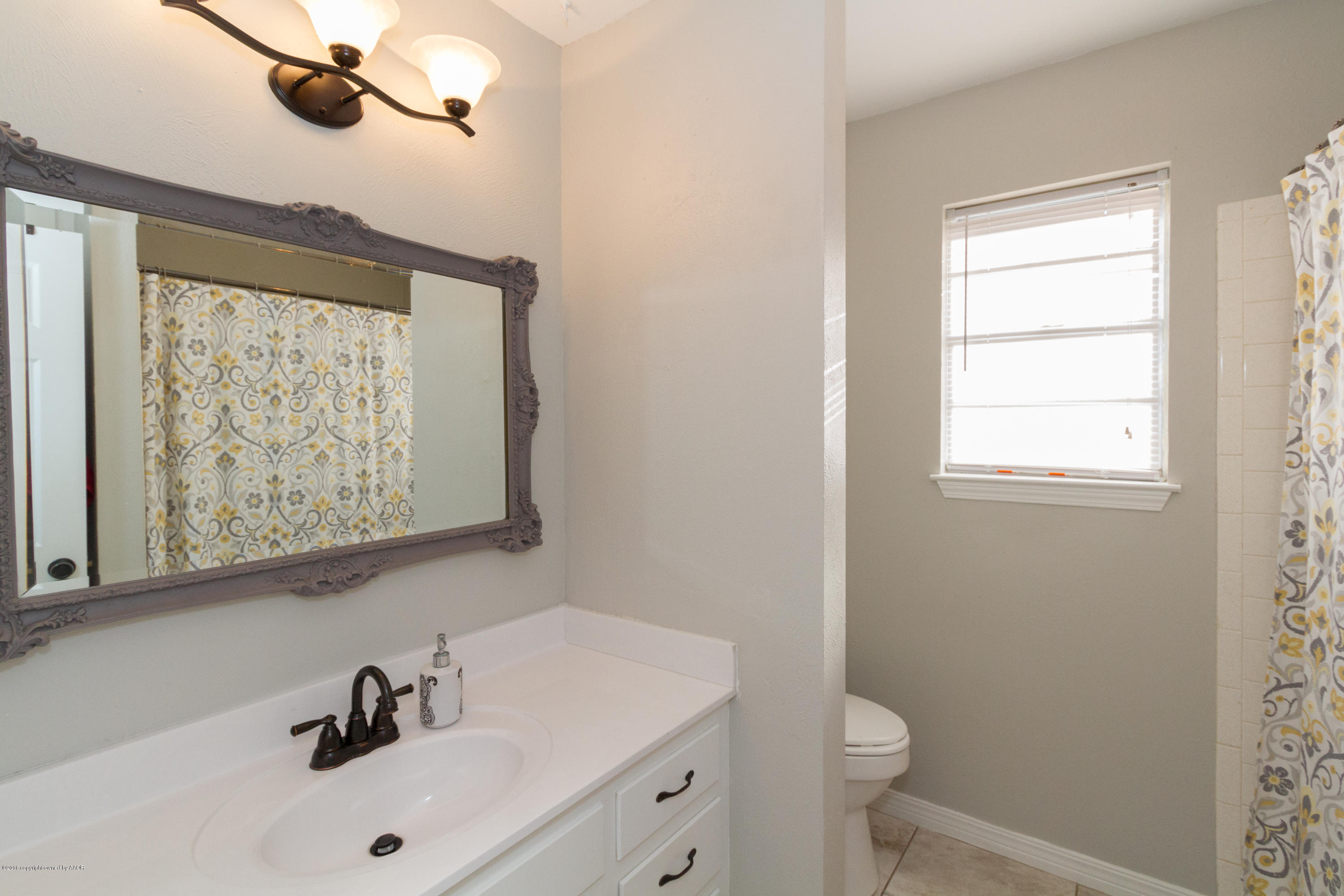 7212 Gainsborough Road Amarillo, TX 79106 - Photo 18 of 23 BATHROOM 2