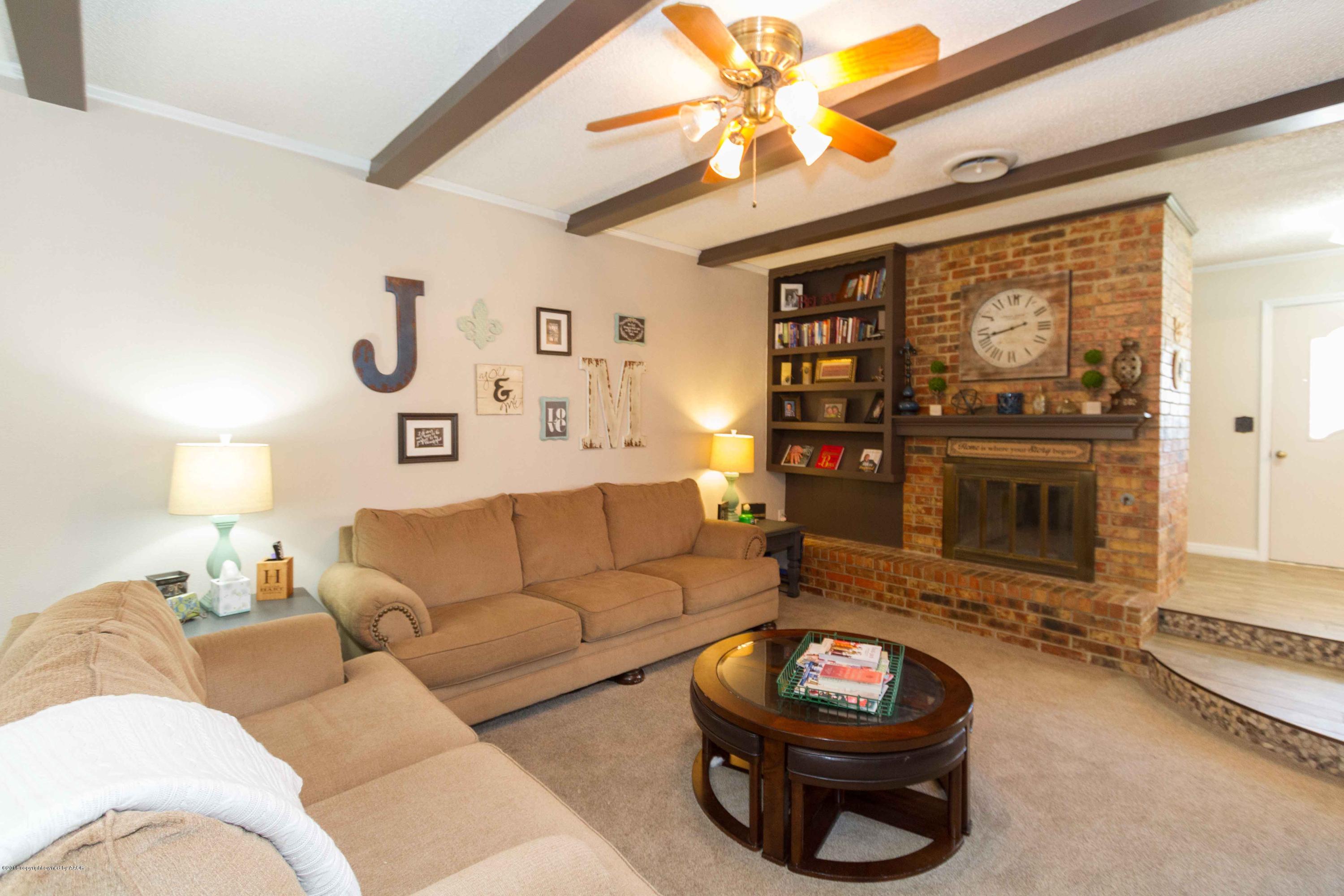 7212 Gainsborough Road Amarillo, TX 79106 - Photo 5 of 23 LIVING ROOM VIEW 2