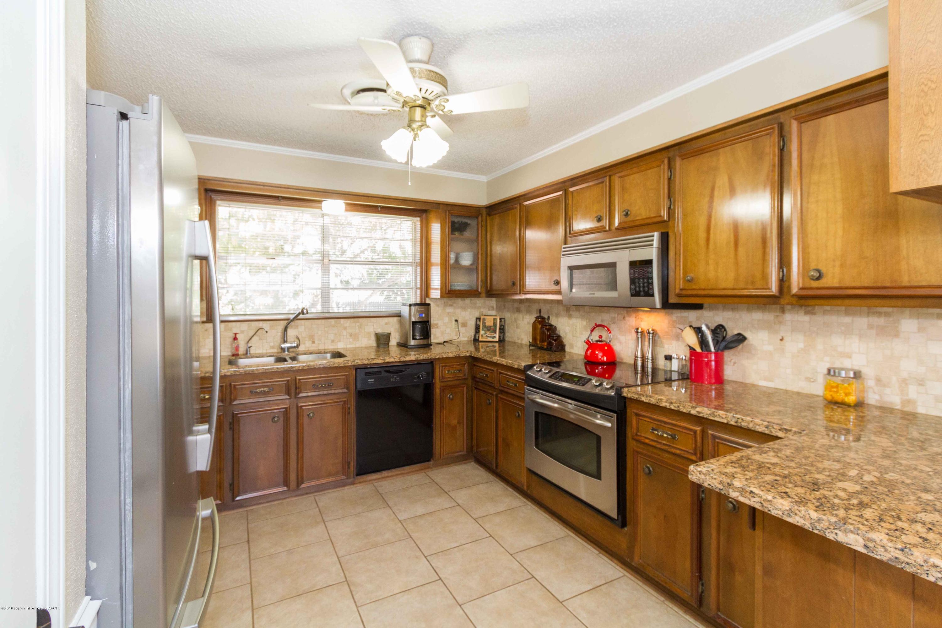 7212 Gainsborough Road Amarillo, TX 79106 - Photo 6 of 23 KITCHEN VIEW 1