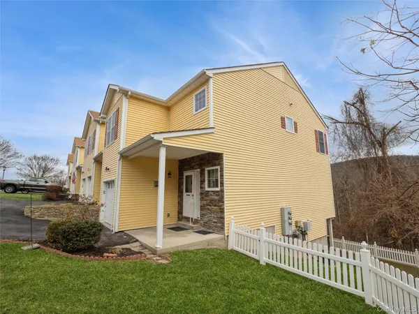 $499,000 | 43 Aveonis Court, Fishkill, NY 12524