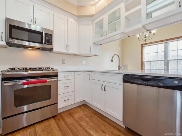 $499,000 | 43 Aveonis Court, Fishkill, NY 12524