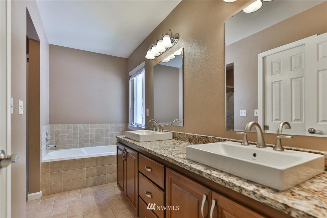 3426 201st Place Southeast Bothell, WA 98012 - Photo 12 of 19